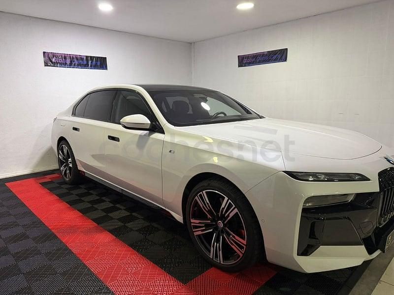 Usado BMW 740 299 HP (219 kW) 2024 Branco Sedan