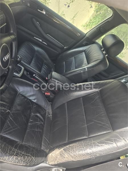 Usado Audi A6 130 CV (95 kW) 2002 Gris / plata Familiar