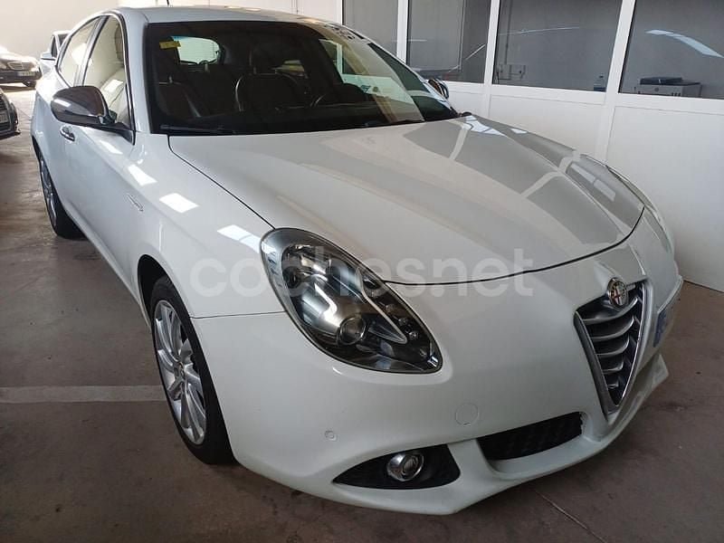 Blanco Usado 2014 Alfa Romeo Giulietta Distinctive Utilitario | 11.950 € (Caro) - Imagen 1/4