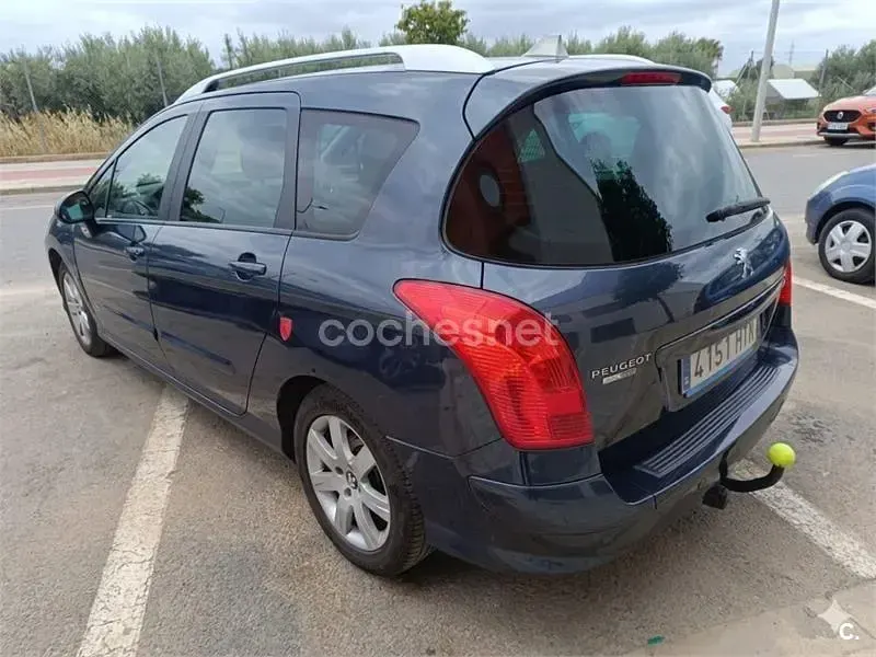 Usado Peugeot 308 SW Active 115 CV (84 kW) 2013 Azul Familiar