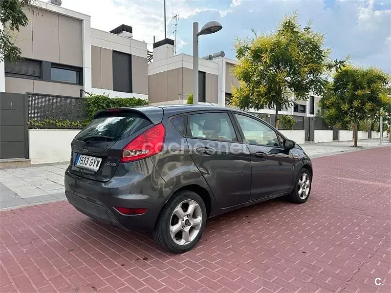 Usado Ford Fiesta Ghia 68 CV (50 kW) 2010 Negro Berlina