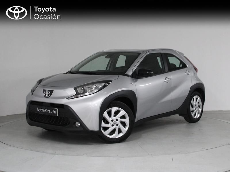 Usado Toyota Aygo X Play 72 CV (52 kW) 2024 Gris / plata SUV