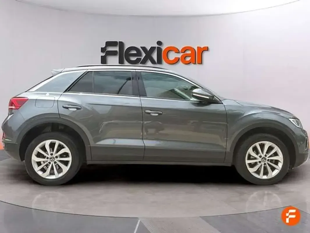 Usado VW T-Roc Life 150 CV (110 kW) 2024 Gris SUV