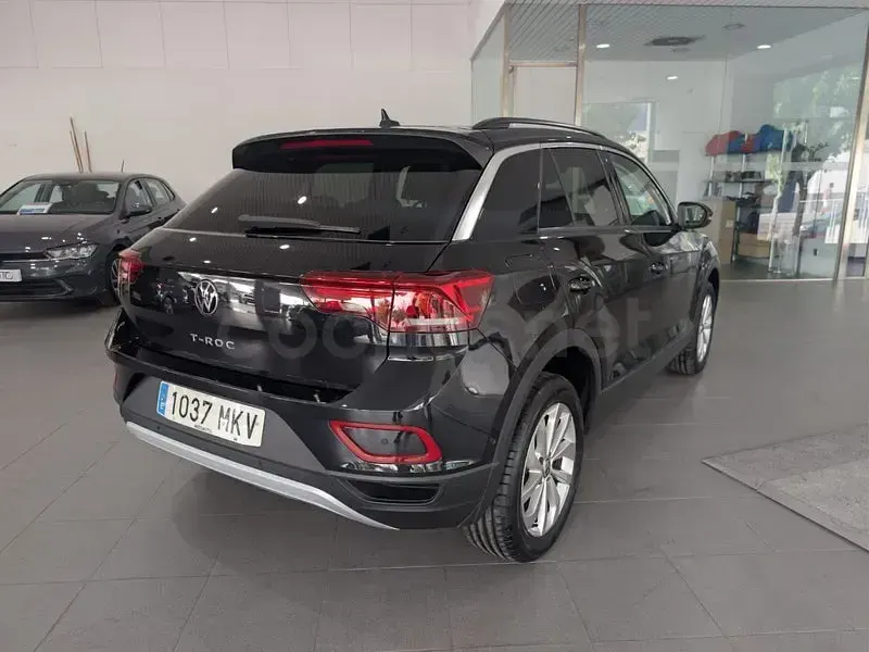 Usado VW T-Roc Life 115 CV (84 kW) 2023 Negro SUV