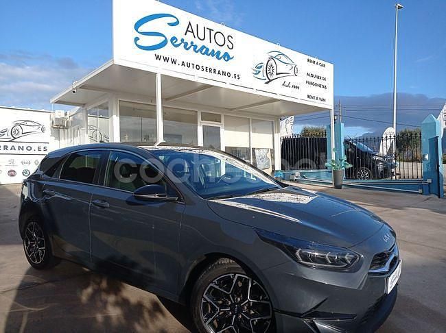 Usado Kia Ceed Style 100 CV (73 kW) 2025 Gris / plata Utilitario