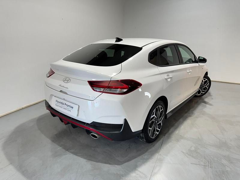 Usado Hyundai i30 N Line 100 CV (73 kW) 2024 Blanco Berlina