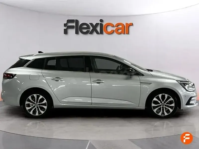Usado Renault Mégane GrandTour Techno 140 CV (102 kW) 2024 Gris / plata Familiar