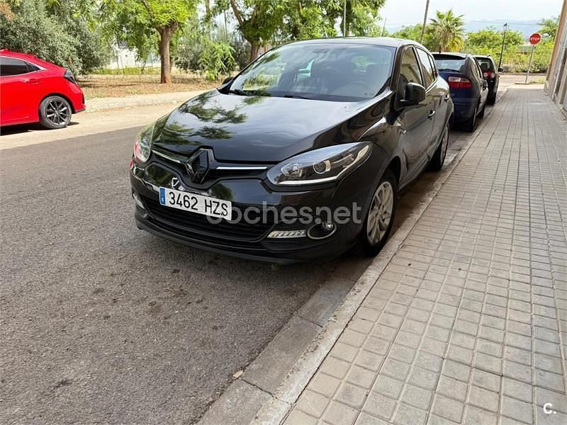 Usado Renault Mégane LIMITED 115 CV (84 kW) 2014 Negro Berlina
