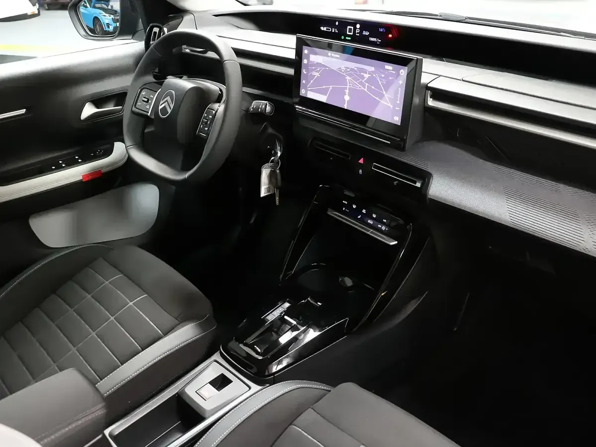 Käytetty Citroën e-C3 83 kW (113 HP) 2025 Harmaa