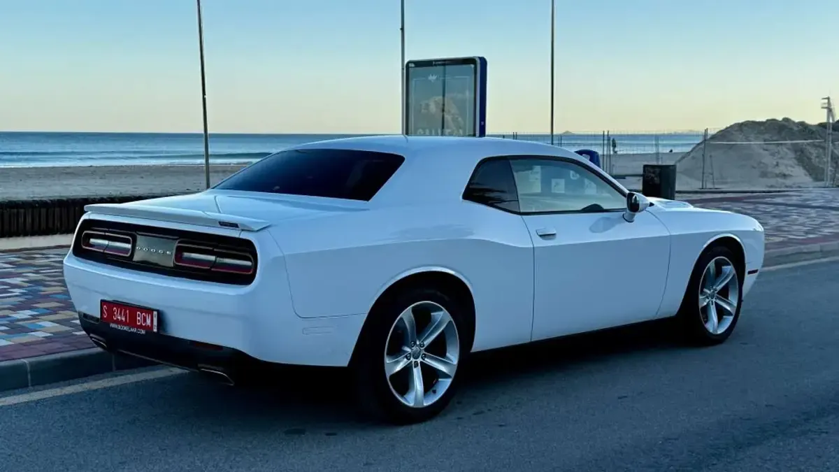 Usado Dodge Challenger 305 CV (224 kW) 2016 Blanco Coupe