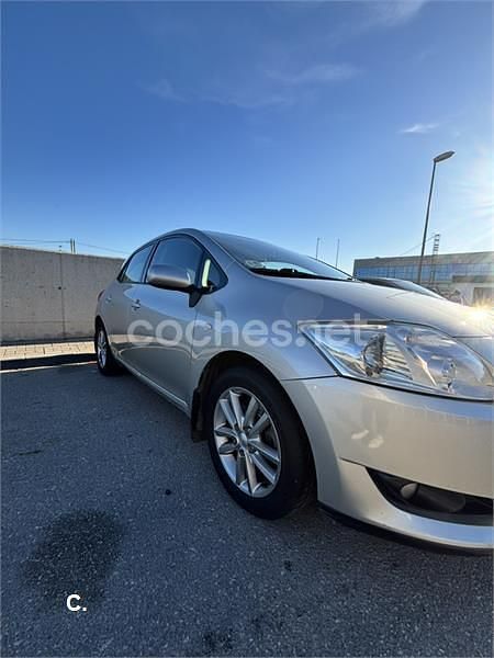 Usado Toyota Auris Active 126 CV (92 kW) 2009 Gris / plata Utilitario