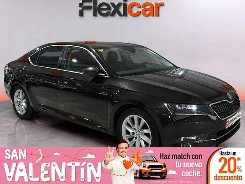 Usado Skoda Superb Style 150 CV (110 kW) 2018 Negro Berlina