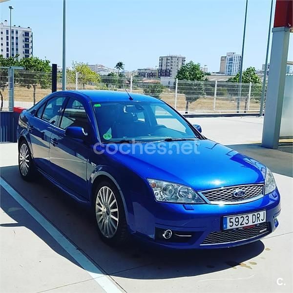 Usado Ford Mondeo ST 226 CV (166 kW) 2005 Azul Berlina