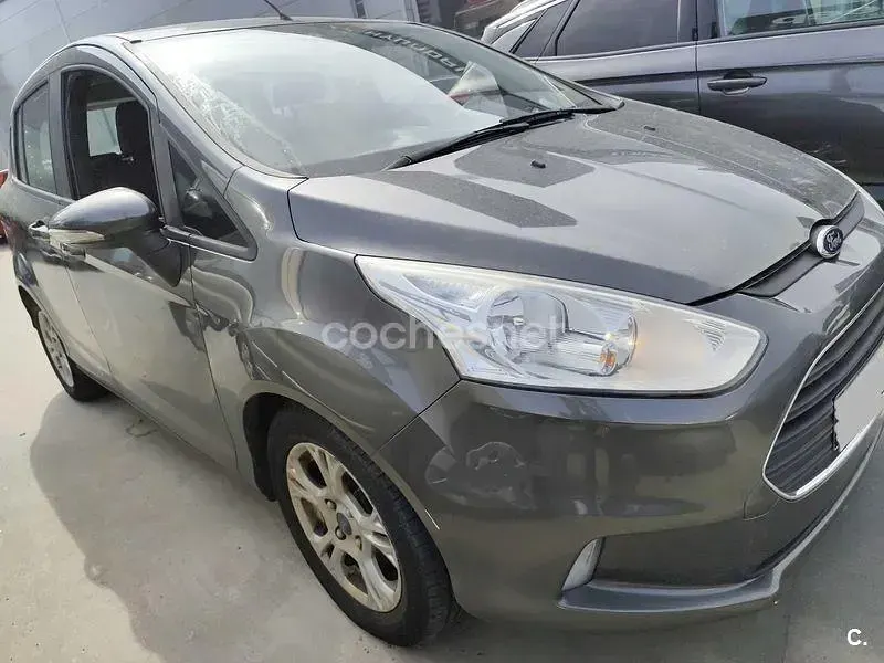 Usado Ford B-MAX Trend 100 CV (73 kW) 2016 Gris / plata Monovolumen