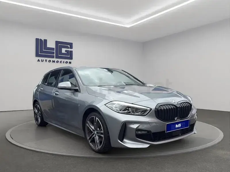 Usado BMW 118 136 CV (100 kW) 2022 Gris / plata Utilitario