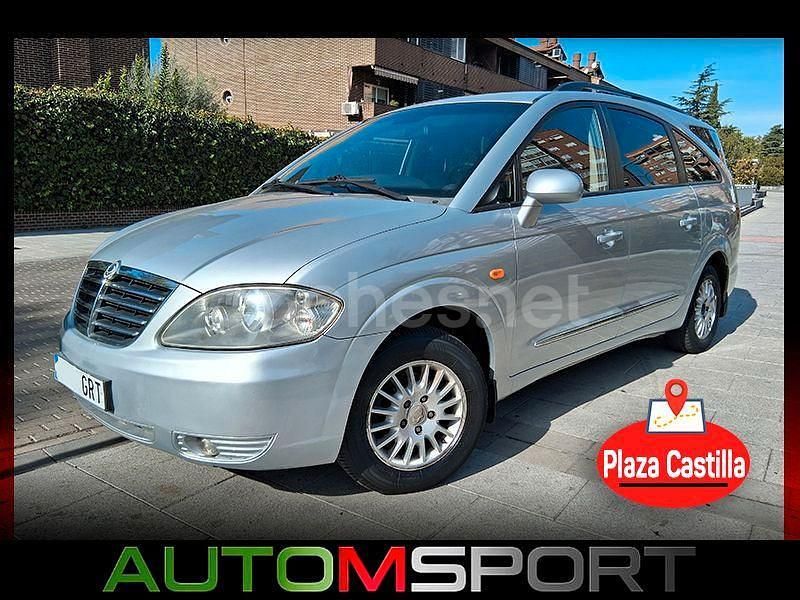 Gris / plata Usado 2009 Ssangyong (KGM) Rodius Monovolumen | 5900 € (Caro) - Imagen 1/4