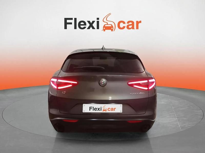 Usado Alfa Romeo Stelvio Sprint 190 CV (139 kW) 2022 Gris SUV