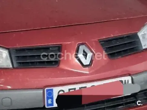Usado Renault Mégane GrandTour Dynamique 105 CV (77 kW) 2006 Granate Familiar