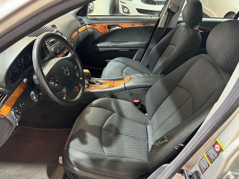 Usado Mercedes E320 Elegance 204 CV (150 kW) 2003 Gris / plata Berlina
