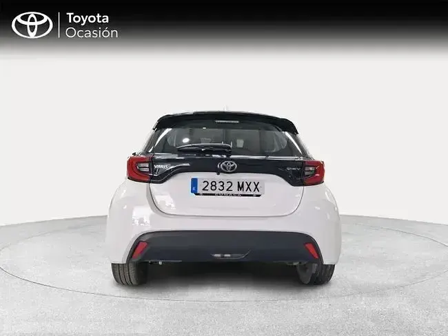 Usado Toyota Yaris Active 116 CV (85 kW) 2025 Blanco Utilitario
