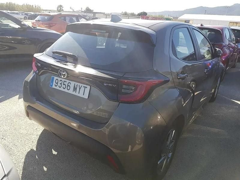 Usado Toyota Yaris Hybrid Active 116 CV (85 kW) 2025 Bronce