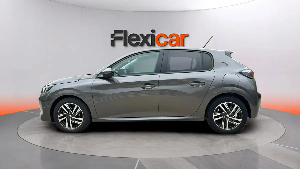 Usado Peugeot 208 Allure 101 CV (74 kW) 2021 Gris Utilitario