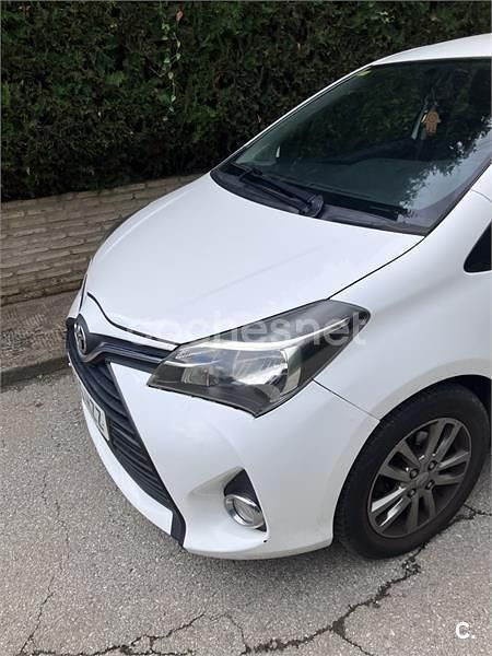 Usado Toyota Yaris City 69 CV (50 kW) 2014 Blanco Berlina