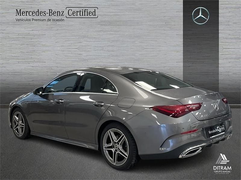 Usado Mercedes CLA220 AMG line 190 CV (139 kW) 2024 Gris montaña Berlina