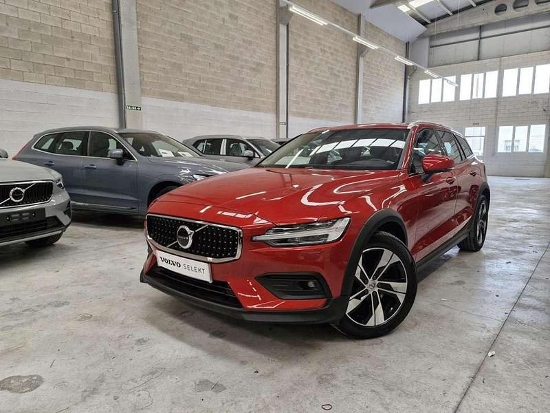 Usado Volvo V60 CC Ultimate 197 CV (144 kW) 2022 Rojo Familiar