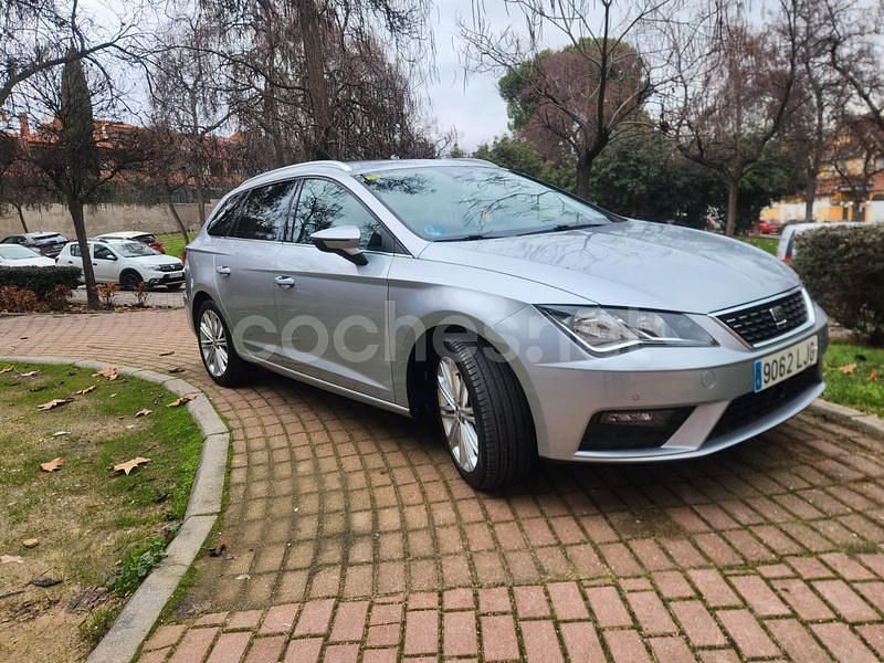 Usado Seat Leon XCELLENCE 130 CV (95 kW) 2020 Gris / plata Familiar