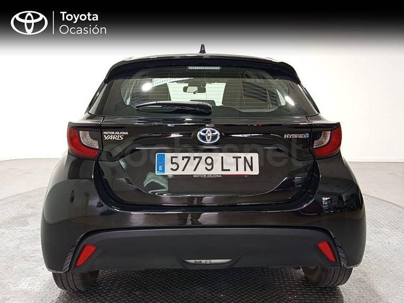 Usado Toyota Yaris Hybrid Business Edition 116 CV (85 kW) 2021 Negro Berlina