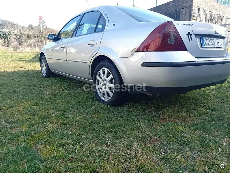 Usado Ford Mondeo Ambiente 115 CV (84 kW) 2004 Blanco Berlina