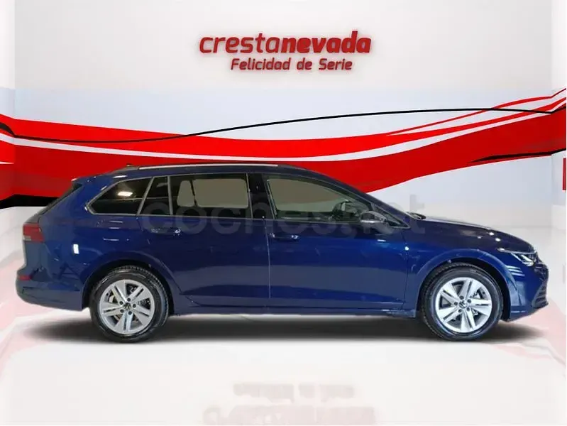 Usado VW Golf VIII Life 130 CV (95 kW) 2023 Azul Familiar