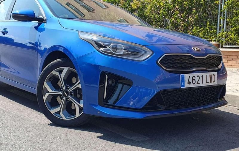Usado Kia Ceed 141 CV (103 kW) 2022 Azul Utilitario