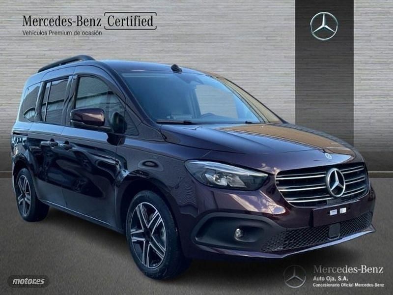 Nuevo Mercedes T180 116 CV (85 kW) 2026 Rojo Monovolumen