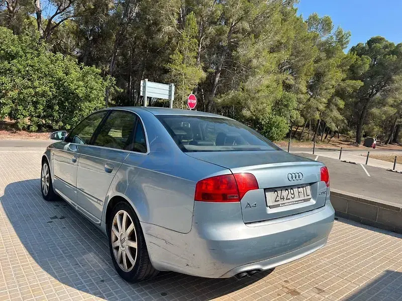 Usado Audi A4 140 CV (102 kW) 2006 Azul Berlina