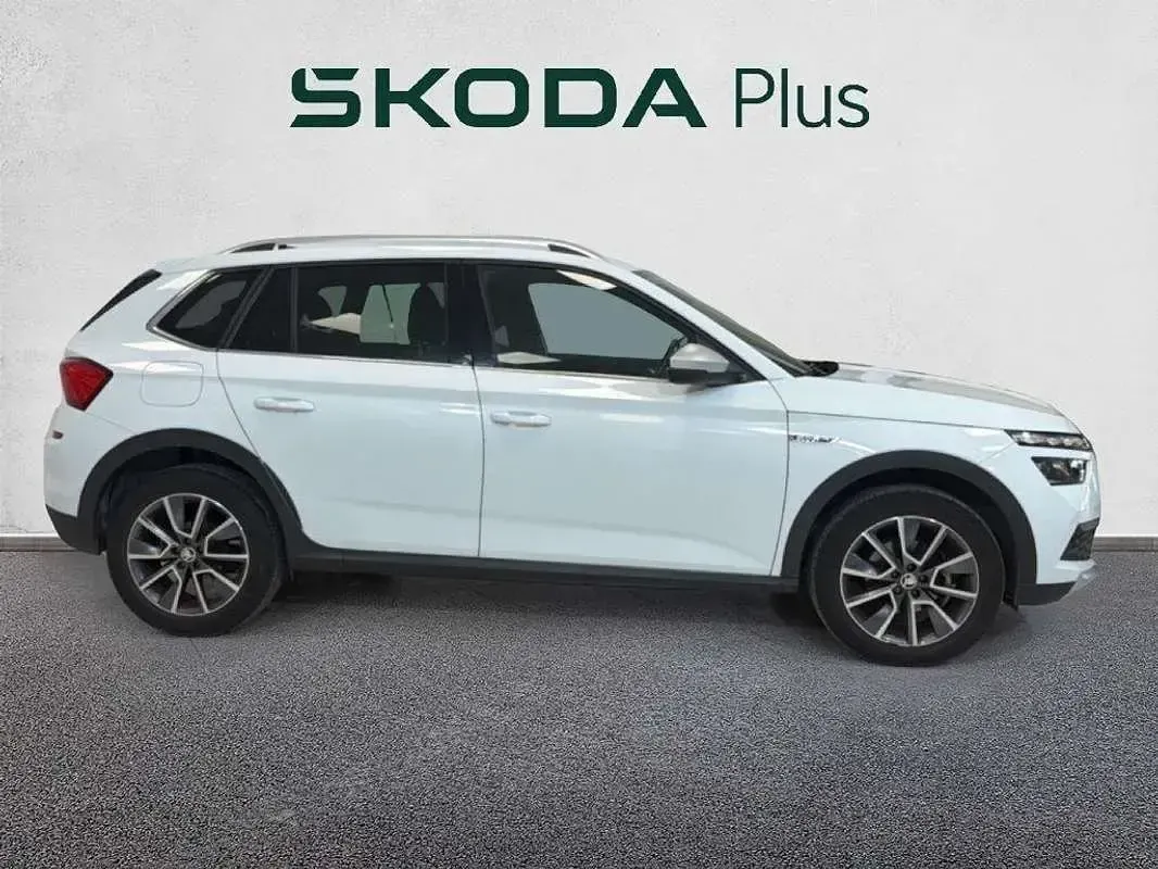 Usado Skoda Kamiq 110 CV (80 kW) 2022 Blanco SUV