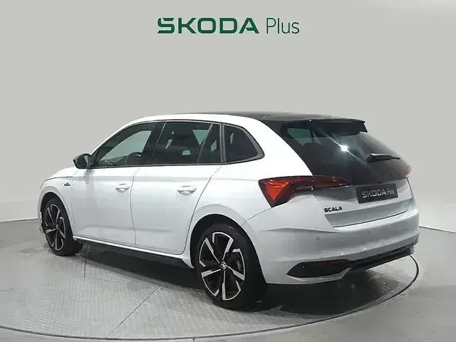 Usado Skoda Scala Monte Carlo 115 CV (84 kW) 2025 Blanco Utilitario
