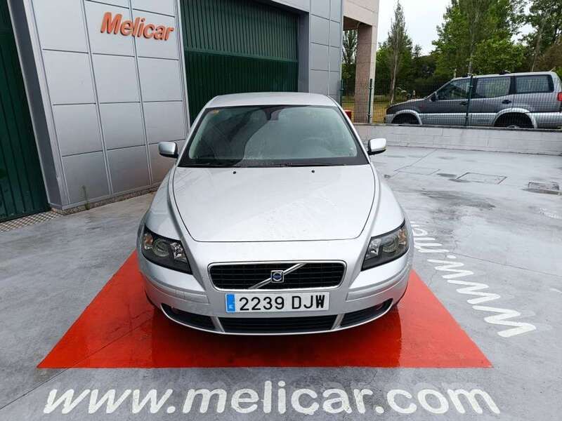 Usado Volvo S40 Momentum 136 CV (100 kW) 2005 Gris Berlina