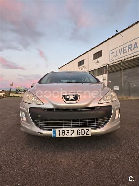 Usado Peugeot 308 SW 120 CV (88 kW) 2008 Gris / plata Familiar