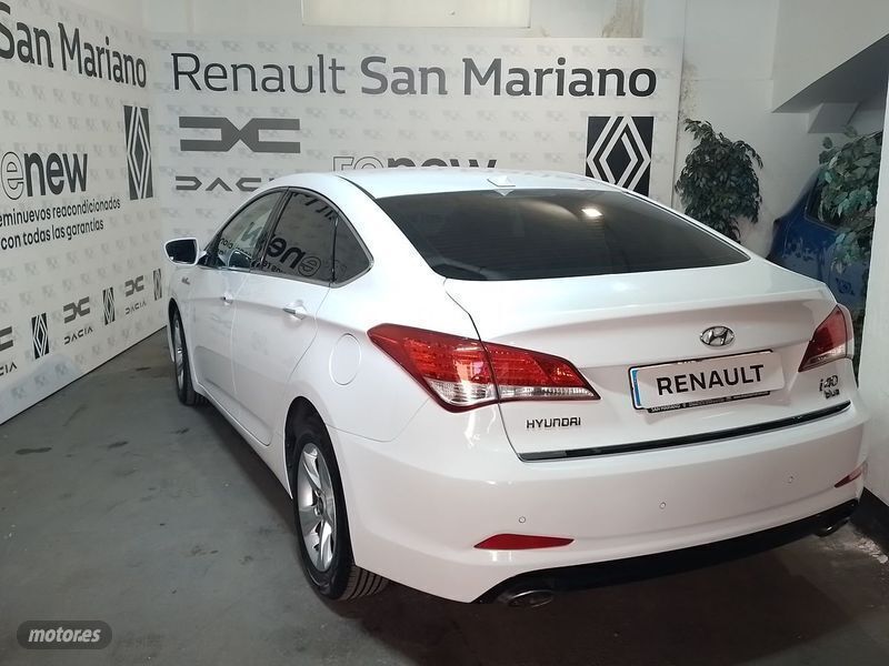 Usado Hyundai i40 116 CV (85 kW) 2015 Blanco Berlina