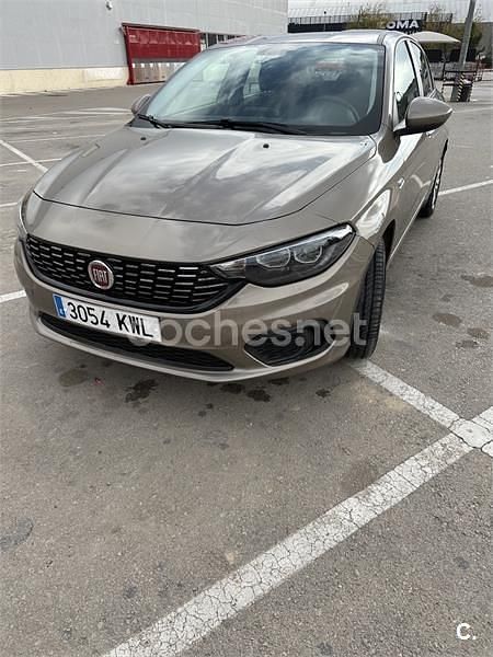 Beige Usado 2019 Fiat Tipo Business Berlina | 9900 € (Precio justo) - Imagen 1/3