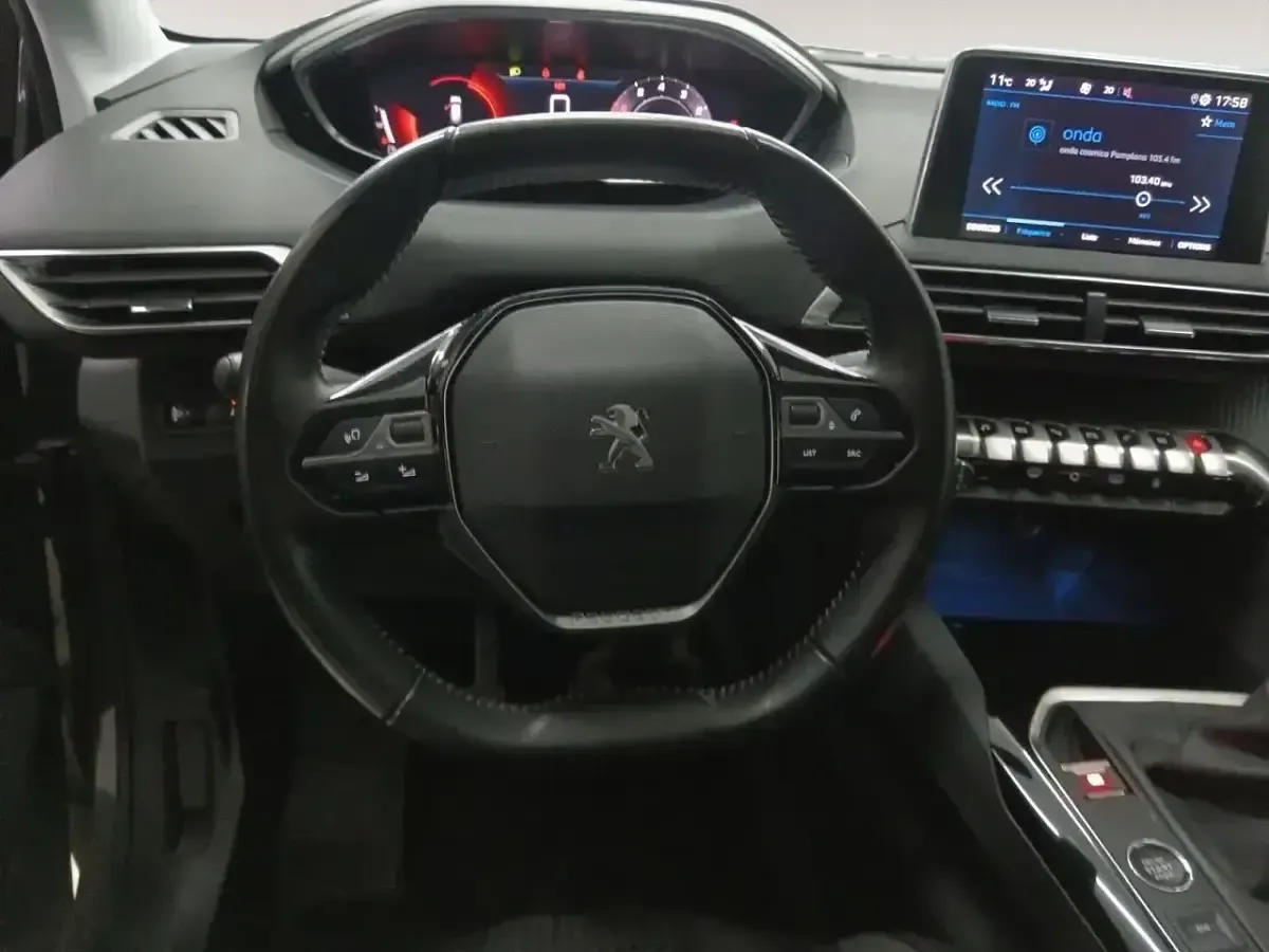 Usado Peugeot 3008 Active 131 CV (96 kW) 2022 Gris SUV