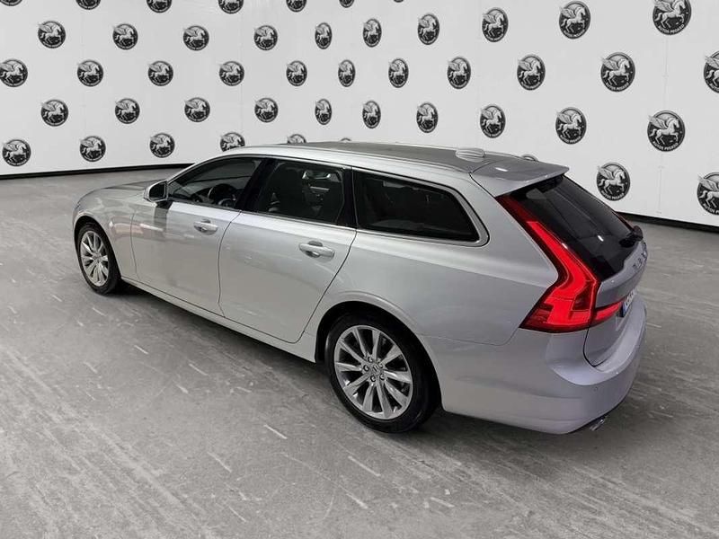 Usado Volvo V90 Momentum 190 CV (139 kW) 2019 Gris / plata Familiar