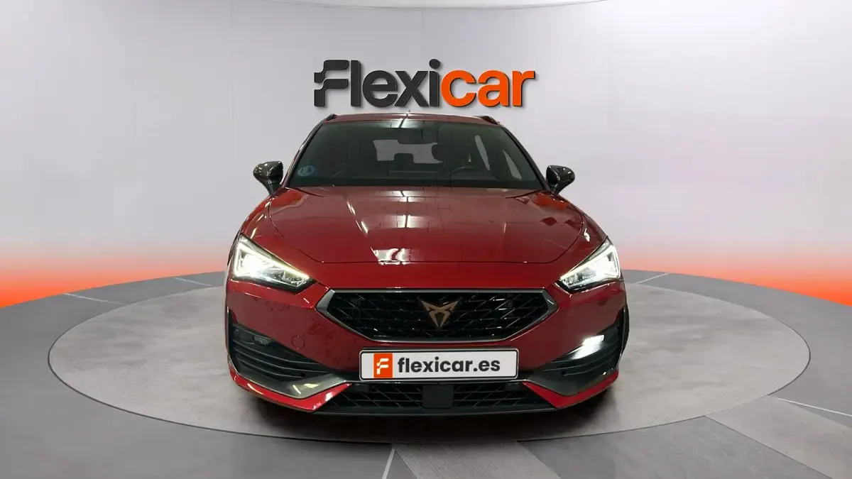 Usado Cupra Leon 150 CV (110 kW) 2023 Rojo Familiar