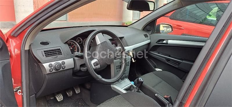 Usado Opel Astra Sport 115 CV (84 kW) 2007 Rojo Berlina