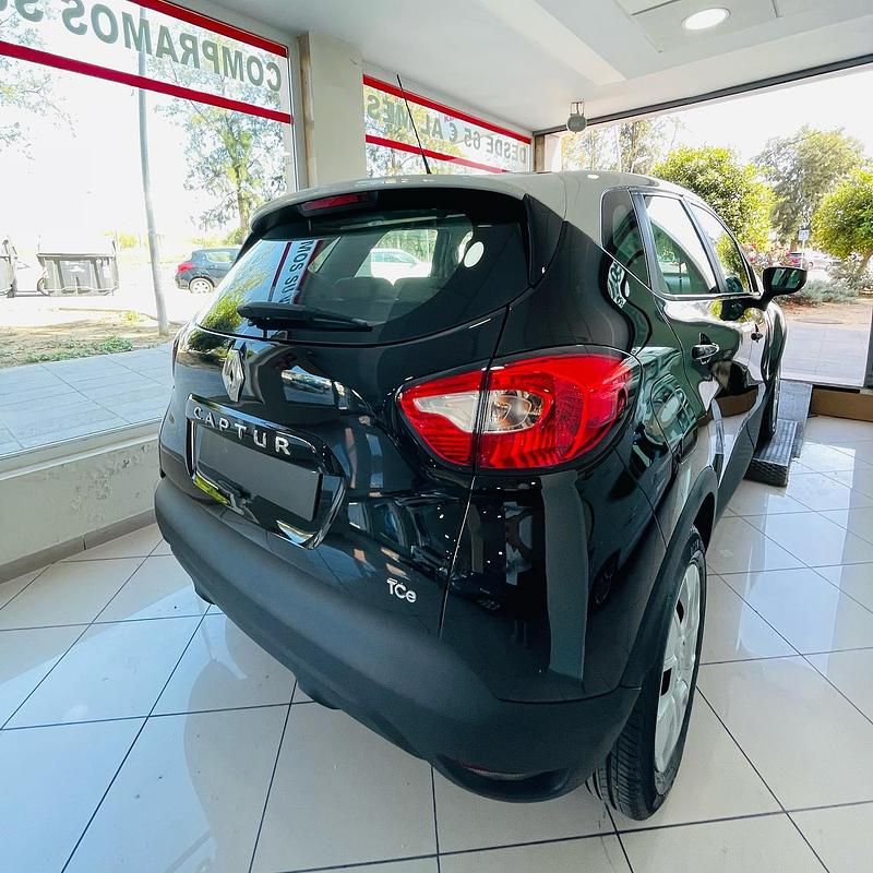 Usado Renault Captur Business 90 CV (66 kW) 2015 Negro y blanco SUV