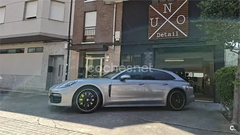 Usado Porsche Panamera Sport Turismo 462 CV (339 kW) 2018 Gris / plata Familiar