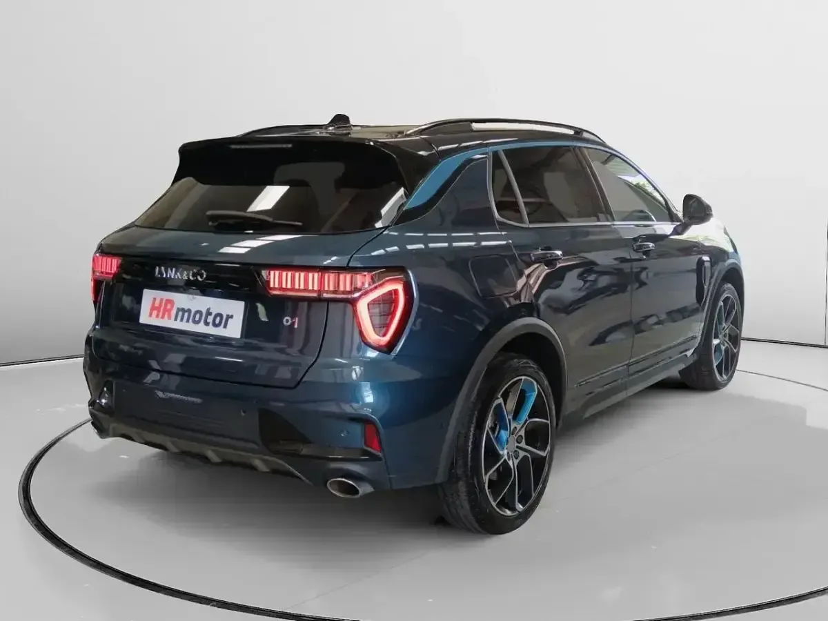 Begagnad Lynk & Co 01 261 HK (191 kW) 2022 Svart SUV