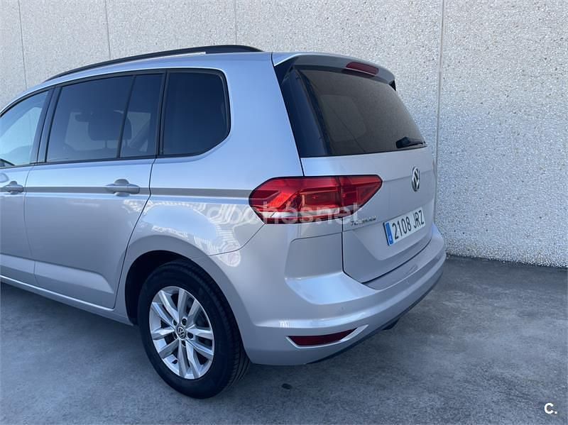 Usado VW Touran Advance 110 CV (80 kW) 2016 Gris / plata Monovolumen